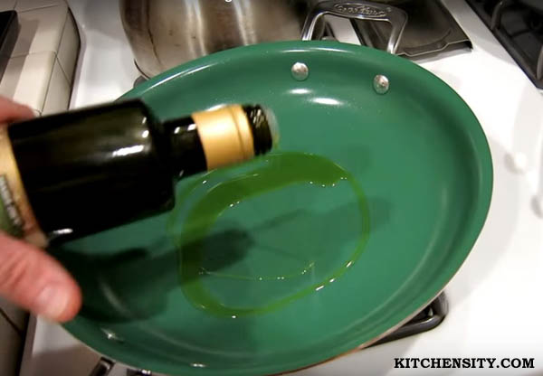 How To Season A Ceramic Frying Pan - Add oil in it