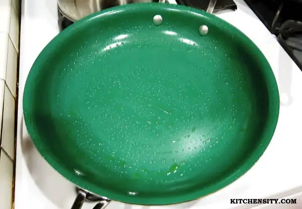 The ceramic frying pan is now seasoned